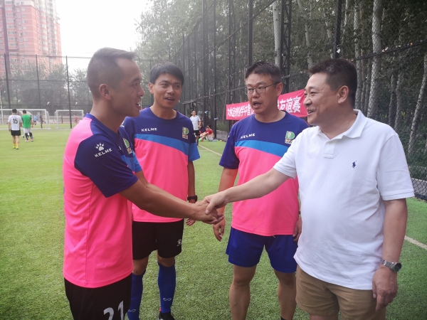 張杰書記親切接見大姚足球隊員 張杰書記親切接見大姚足球隊員
